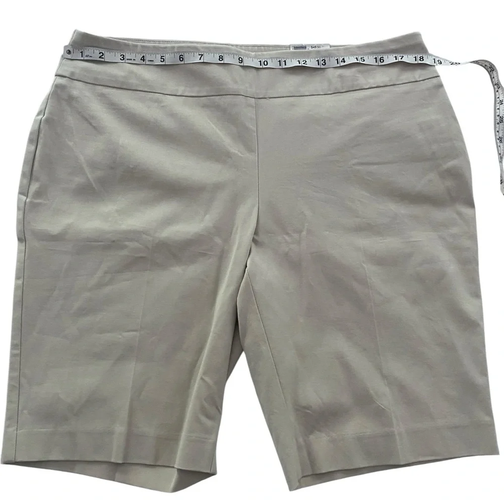 NWT Crown & Ivy Ashley Women Pull on Bermuda Shorts Size 16 - Picture 3 of 5